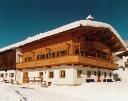 Haus im Winter von unten.jpg
