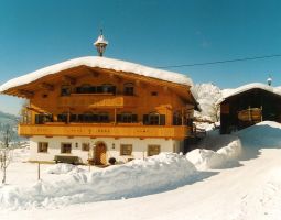 Haus im Winter vorne.jpg
