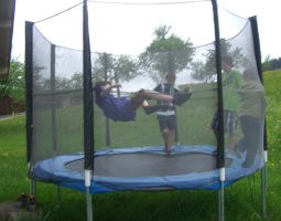 Spielplatz am Hof mit Trampolin5.JPG